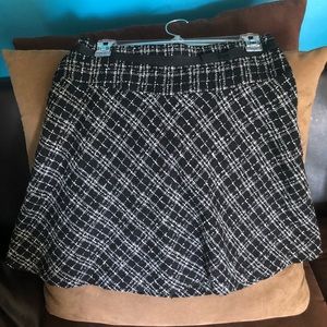 Black & White Old Navy skirt. Size 2